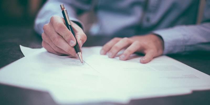 How to Write a Freelance Contract (Key Clauses)